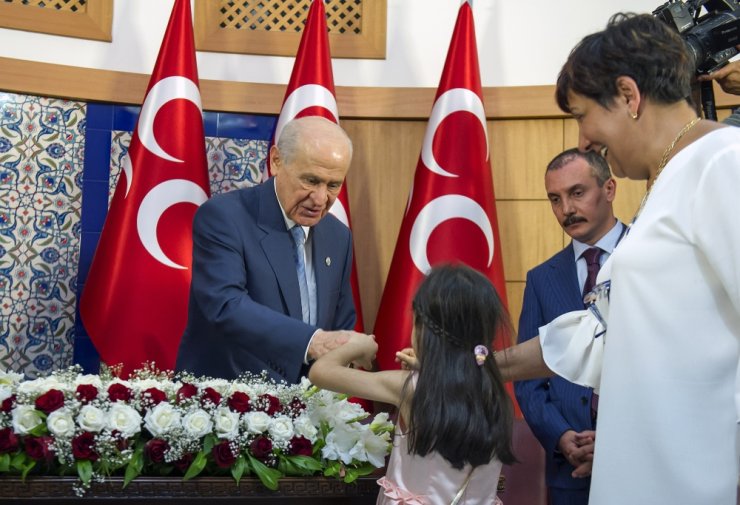 Bahçeli Partililerle Bayramlaştı