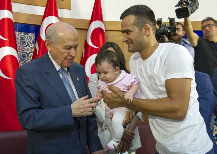 Bahçeli Partililerle Bayramlaştı