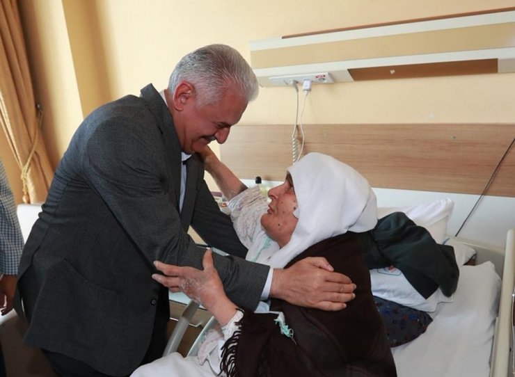 Başbakan’dan Hastalara Bayram Ziyateri