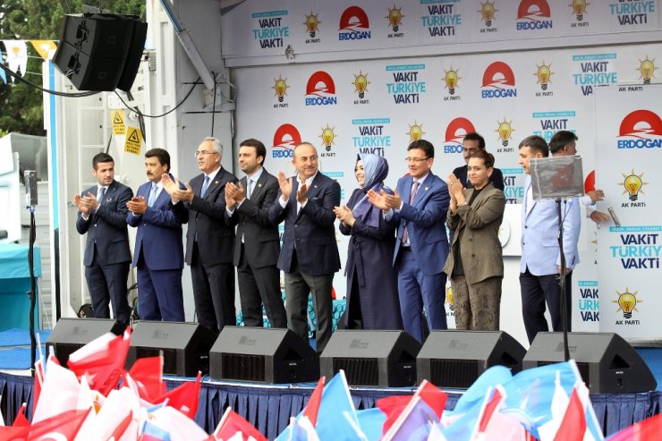 "Seçim Yaparsa Ak Parti Yapar’ Diyenlerle, ’Yıkacağız’ Diyenler Arasında"