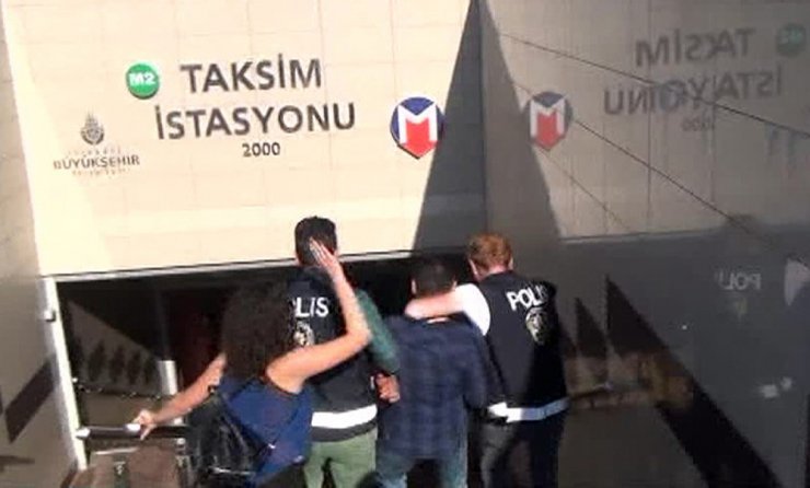 Taksim Metrosunda Tacizcisine Tokat Attı