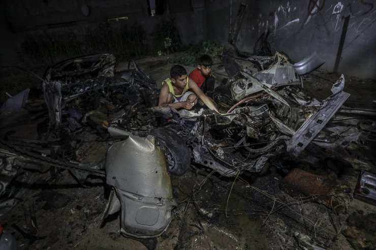 İsrail Savaş Uçakları Gazze’yi Bombaladı