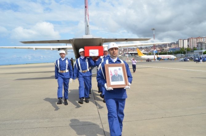 Şehit Uzman Çavuş Bahattin Baştan’ın Cenazesi Askeri Uçakla Trabzon’a Getirildi