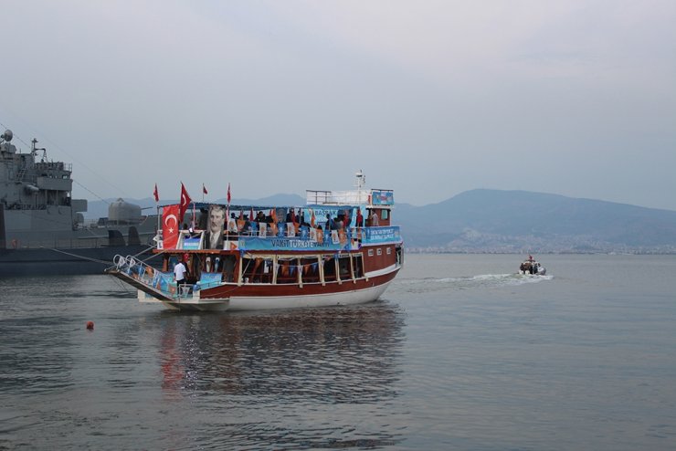 Başbakan Yıldırım Gençlerle Tekne Turuna Çıktı