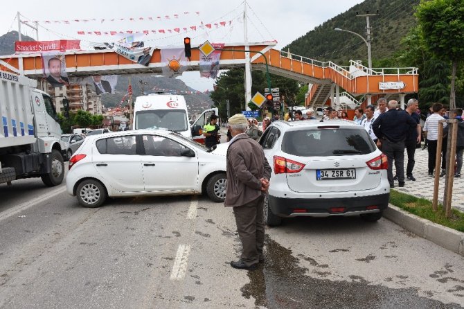 Gümüşhane’de Trafik Kazası: 2 Yaralı