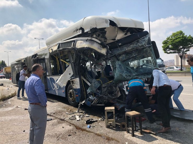 Ankara’da Otobüsler Çarpıştı: 1 Ölü, 15 Yaralı