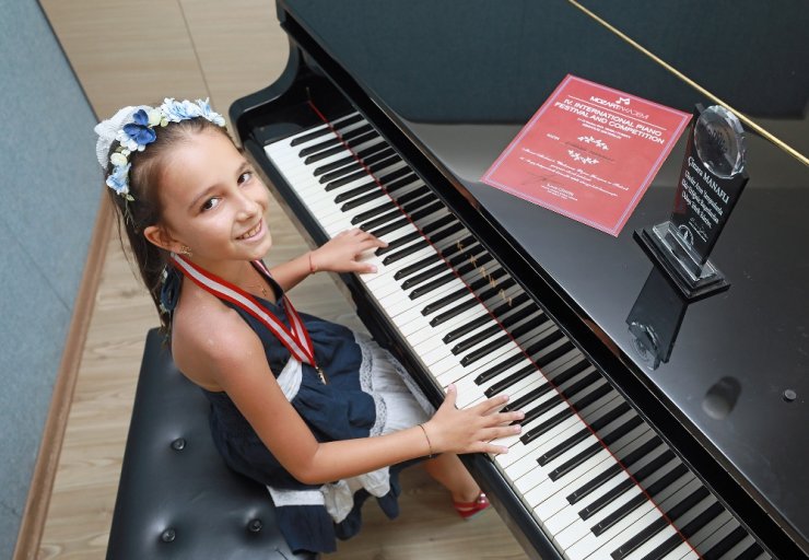 Piyanonun Başına 5 Yaşında Oturdu, Bir Daha Da Kalkmadı
