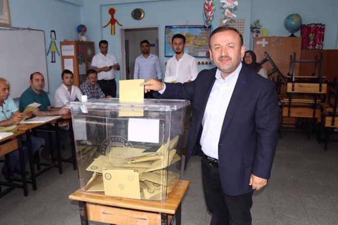 Ak Parti Giresun Milletvekilleri Cemal Öztürk Ve Sabri Öztürk Oylarını Kullandı