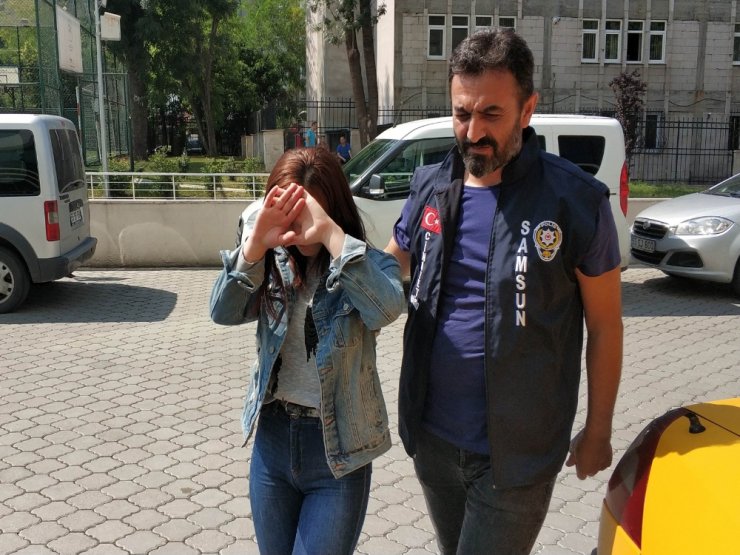 İki Kız Arasındaki 
