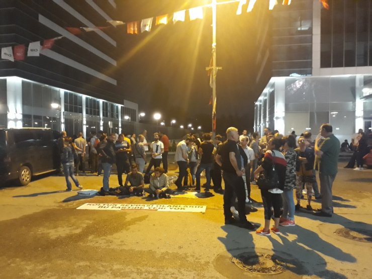 Chp Genel Merkezi Önündeki Eylem Sürüyor