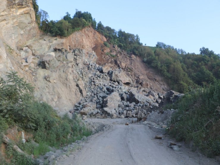 Artvin’de Heyelan: 2’si Asker 3 Yaralı