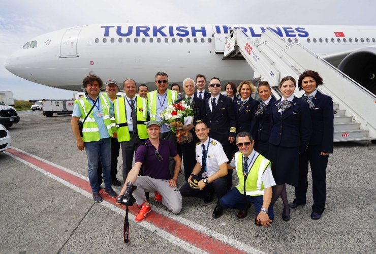 45 Yıllık Uçuş Kariyerini Pilot Oğluyla Noktaladı
