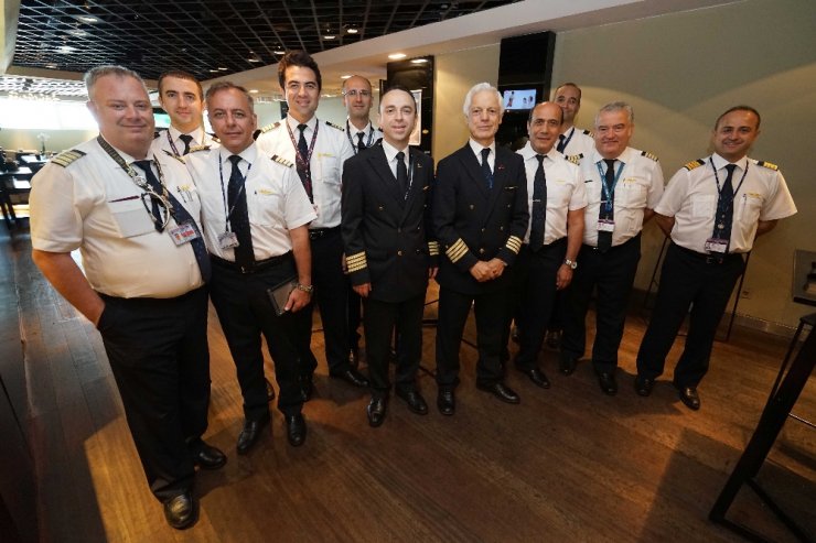 45 Yıllık Uçuş Kariyerini Pilot Oğluyla Noktaladı