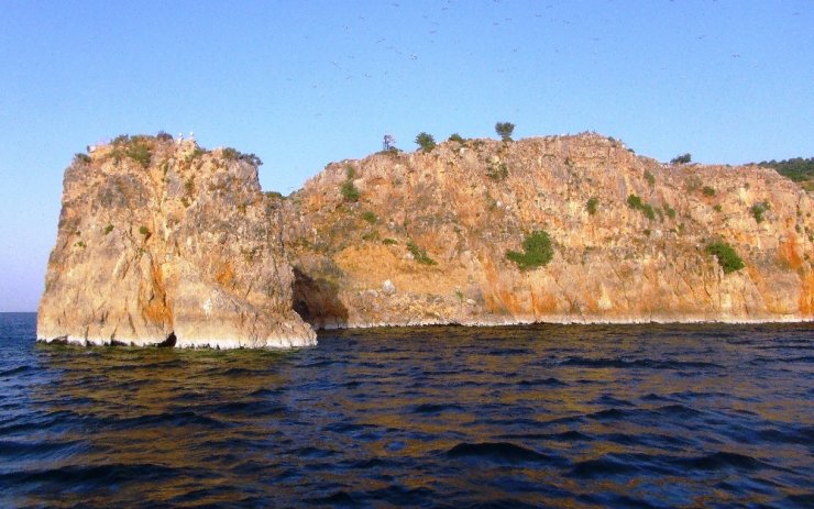 Van Gölü’nün Enfes Koyları Ziyaretçilerini Bekliyor
