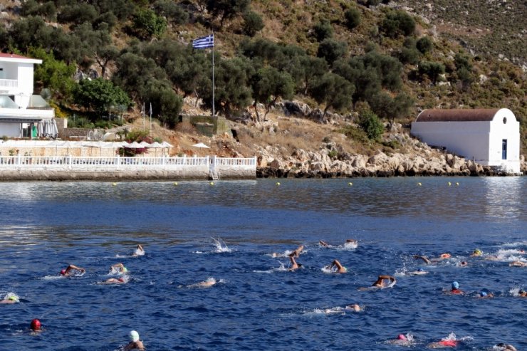 Yunan Adasından Türk Topraklarına 7.1 Kilometrelik Kulaç