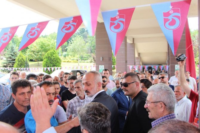 Trabzonspor Olağanüstü Genel Kurulu’nda Öncesi Gerginlik