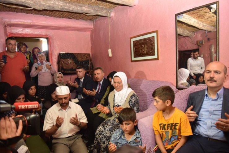 Soylu’dan O Bakkalın Ailesine Taziye Ziyareti