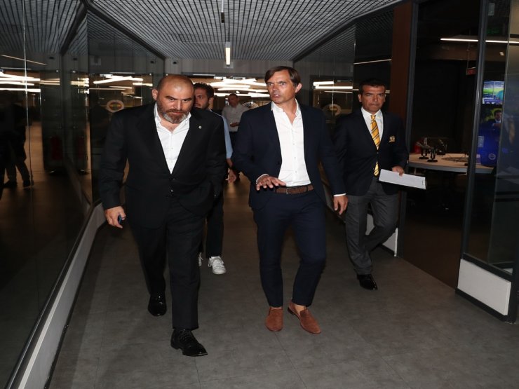 Cocu: "İyi Bir Takım Oluşturmak Zorundayız"