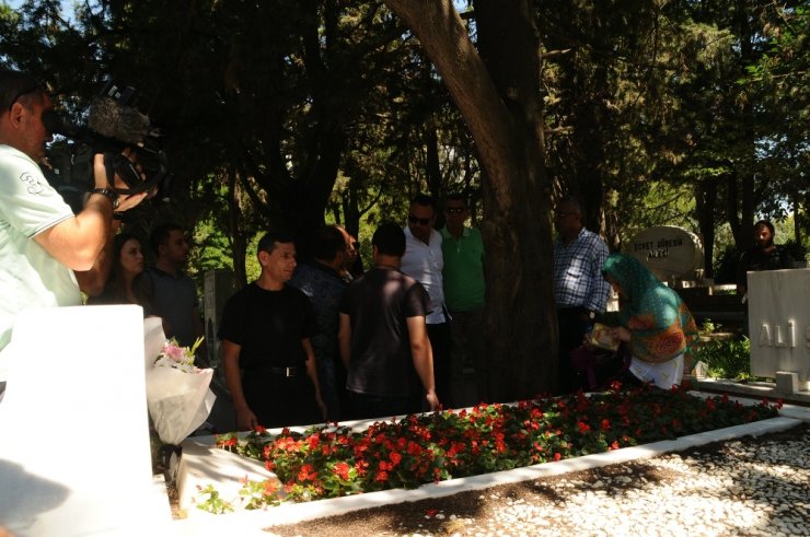Kemal Sunal Kabri Başında Anıldı