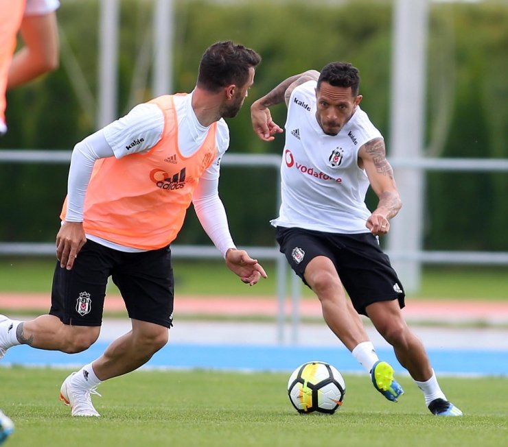 Beşiktaş’ın Slovakya Kampı Sürüyor