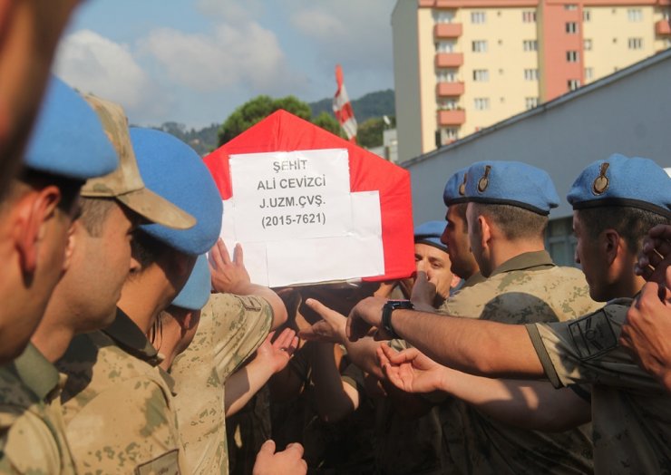 Şehit Uzman Çavuşun Naaşı Memleketine Uğurlandı