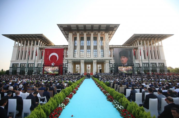 Tarihi Güne Görkemli Tören