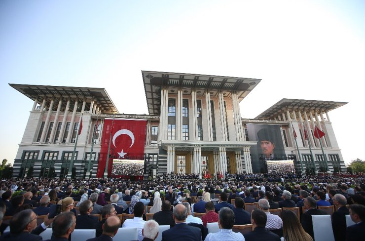 Tarihi Güne Görkemli Tören
