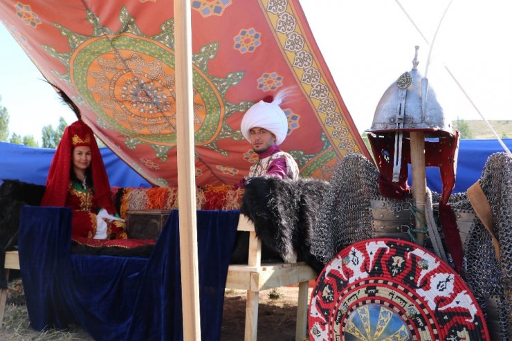Türk Gelenek Ve Görenekleriyle Dünya Evine Girdiler