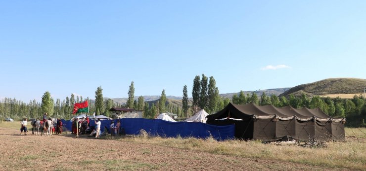 Türk Gelenek Ve Görenekleriyle Dünya Evine Girdiler