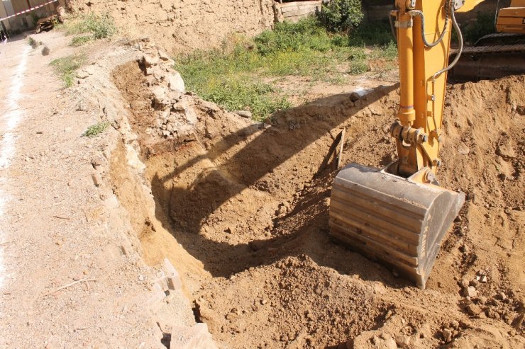 Tarihi Caminin Hafriyatında Dev Küp Bulundu