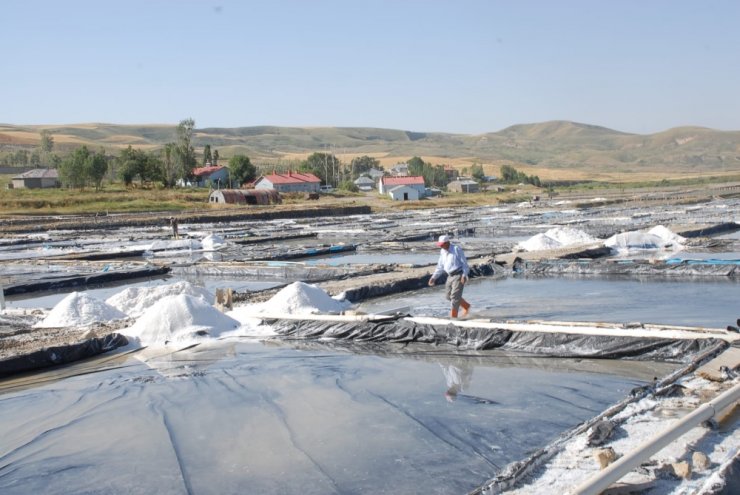 Burada Günde 120 Ton Tuz Üretiliyor