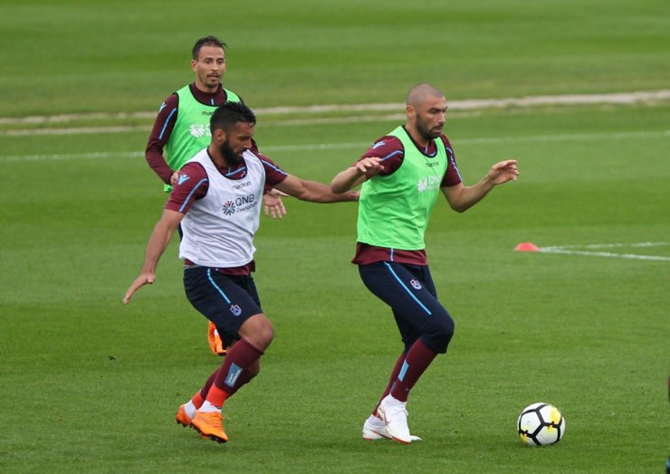 Trabzonspor Yağmur Altında Çalıştı
