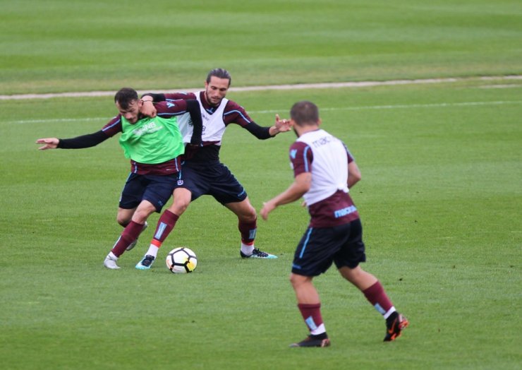 Trabzonspor Yağmur Altında Çalıştı