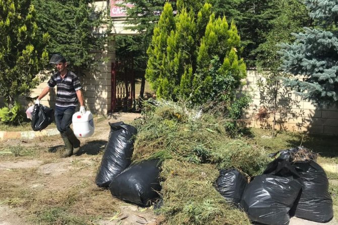 Gümüşhane’de Mezarlıklar Temizlendi