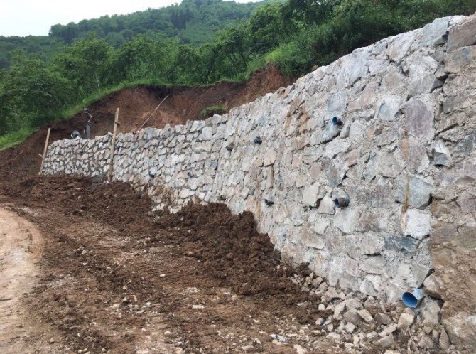 Trabzon’da Heyelanlara Müdahale Ediliyor