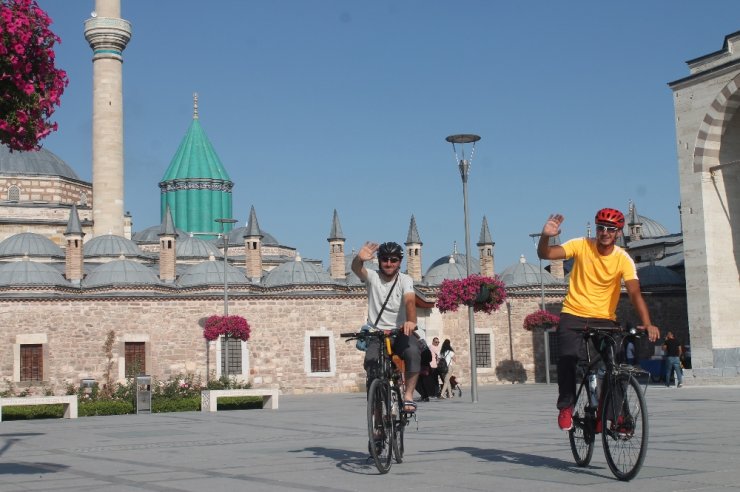 Kutsal Topraklara Bisikletli Yolculukta Mevlana Ziyareti
