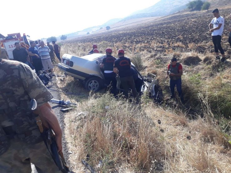 Otomobiller Kafa Kafaya Çarpıştı: 1 Ölü, 3 Yaralı