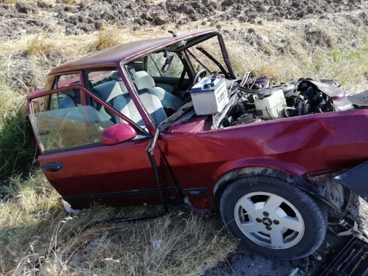 Otomobiller Kafa Kafaya Çarpıştı: 1 Ölü, 3 Yaralı