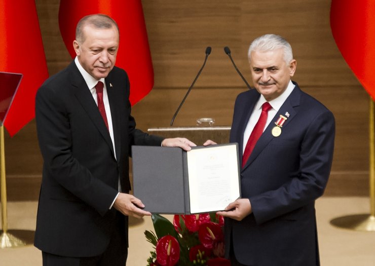 "Şeref Madalyasını Yol Arkadaşlığımızın Nişanesi Olarak Görüyorum"