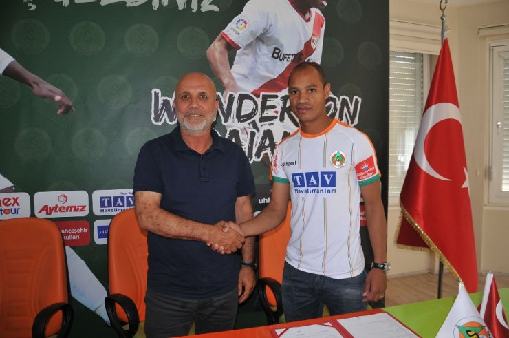 Alanyaspor 6 Transferin 5’ini Bonservissiz Gerçekleştirdi