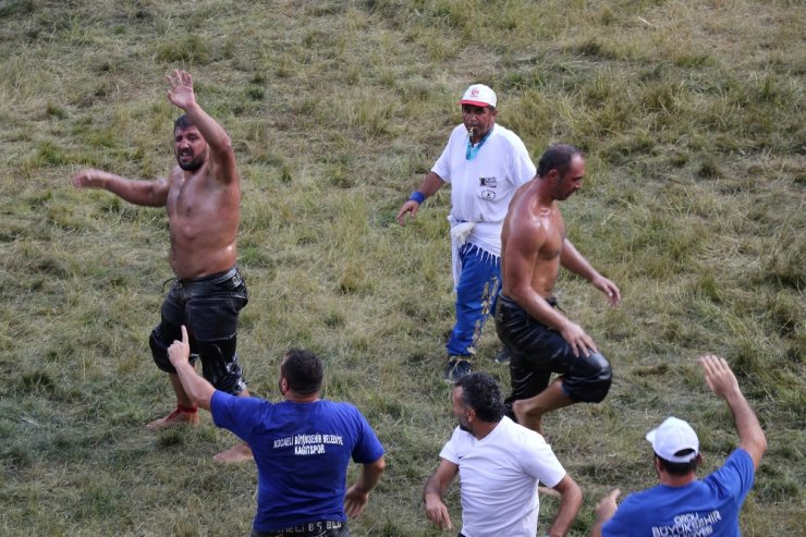 Er Meydanı Karıştı