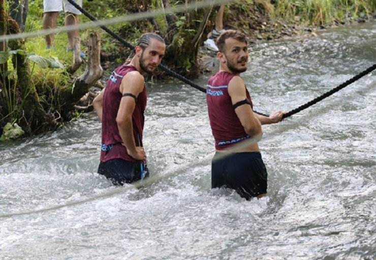 Trabzonspor’da Futbolcular Dereye Girerek Serinledi