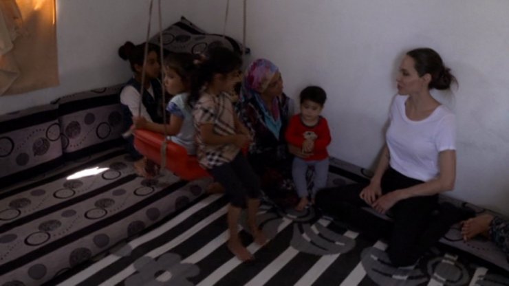 Angelina Jolie Suriyeli Mültecileri Ziyaret Etti