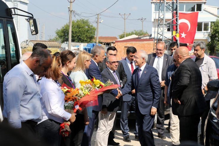 Tren Faciasında Ölenlerin Ailelerini Ziyaret Etti