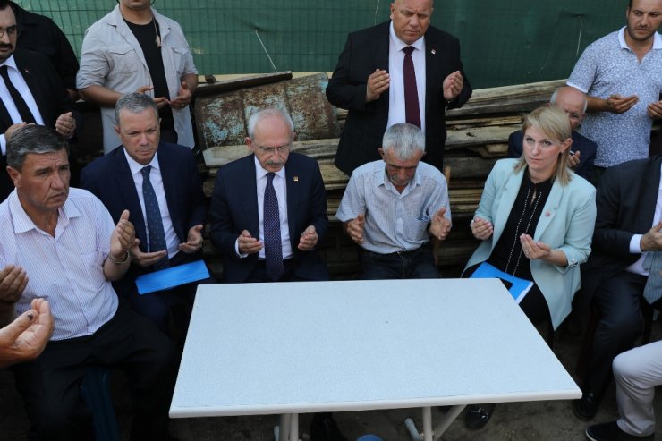 Tren Faciasında Ölenlerin Ailelerini Ziyaret Etti