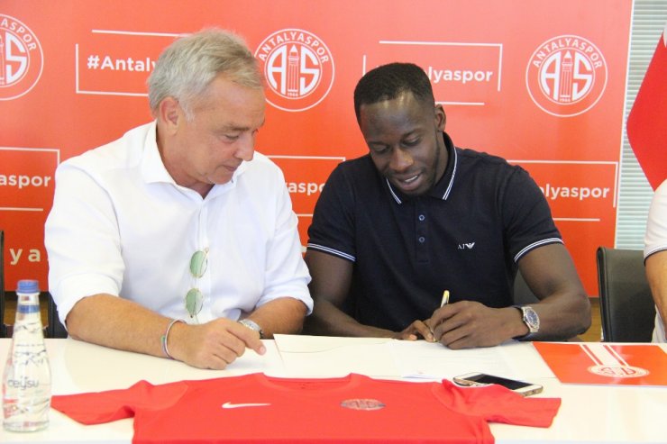 Cissokho İle 3 Yıllık Sözleşme