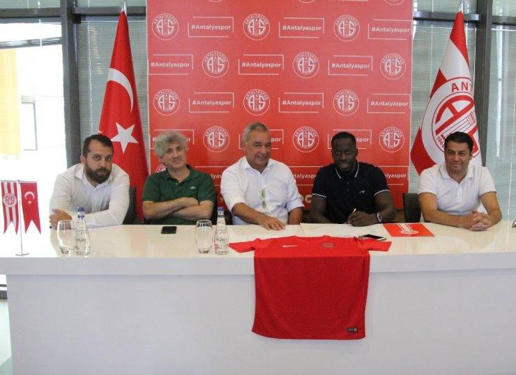 Cissokho İle 3 Yıllık Sözleşme