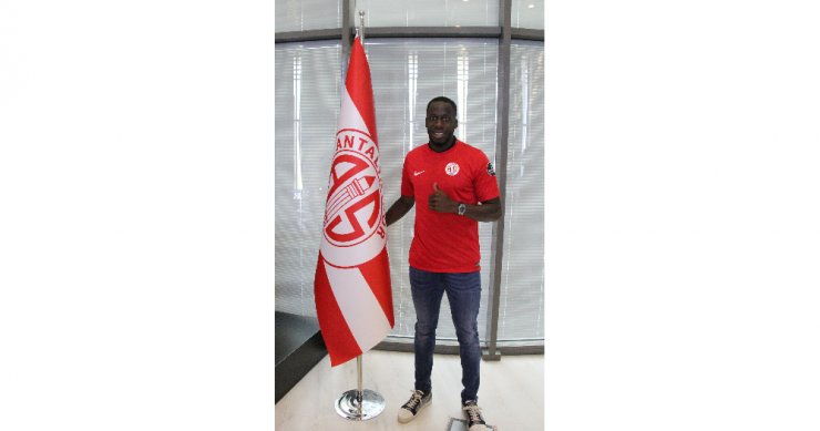 Cissokho İle 3 Yıllık Sözleşme