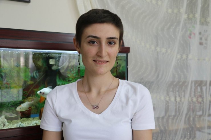 Bir Yılda Kanseri Yendi, Şimdi Diğer Hastalara Umut Dağıtıyor