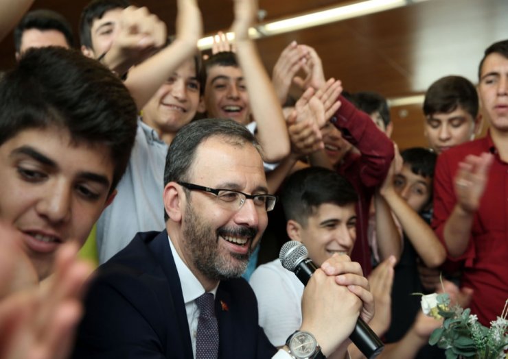 Bakan Kasapoğlu ‘Maça Götürme’ Sözü Verdi